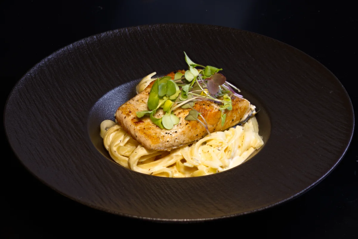Fettuccini al Salmone